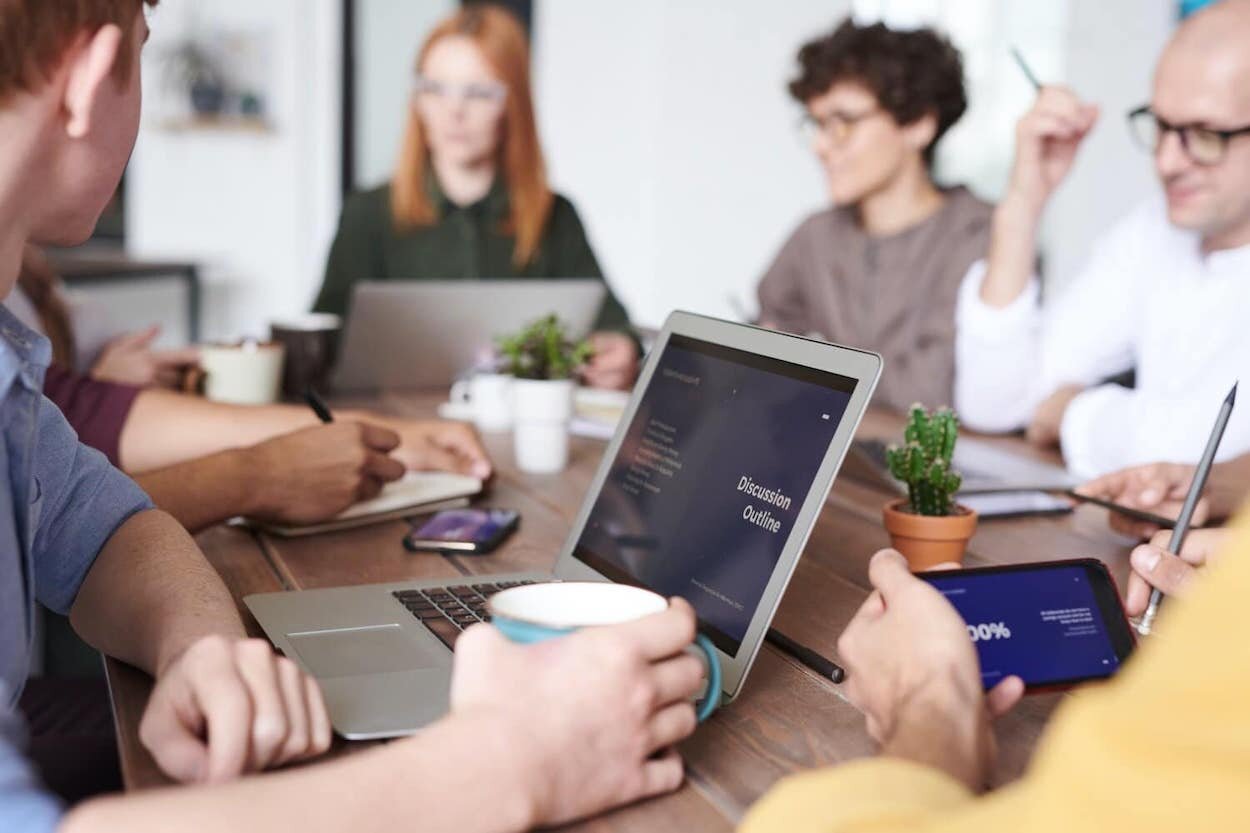 cocreact_office_meeting